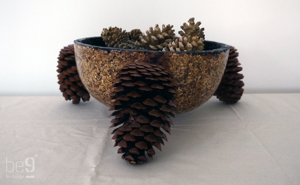 Round Larch cone chip bowl